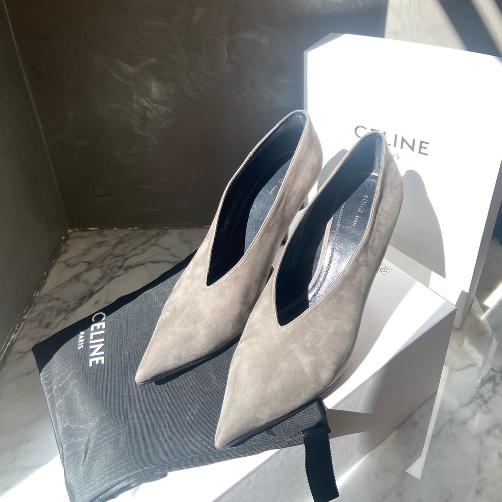 Celine Women's Sophisticated Gray Suede Pointy Heels - Picture 6 of 7